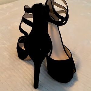 Nine West pre owned, but worn once Size 9.5